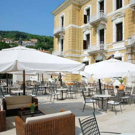 Hotel Opatija 2*,