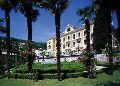 Hotel Opatija 2*,