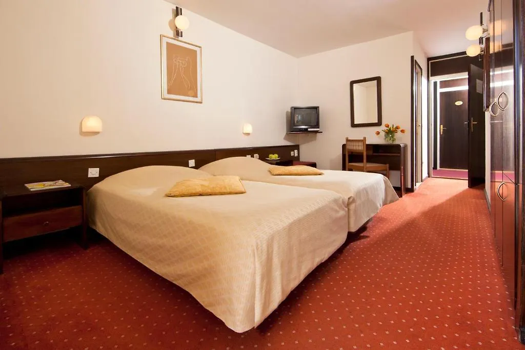 Hotel Opatija 2*,  Hırvatistan