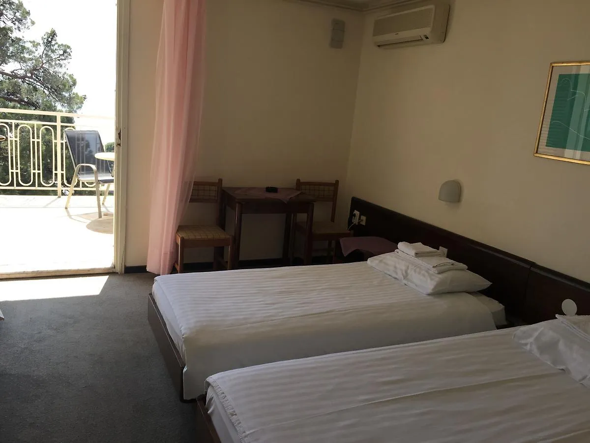 Hotel אופטיה