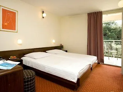 Hotel אופטיה 2*,